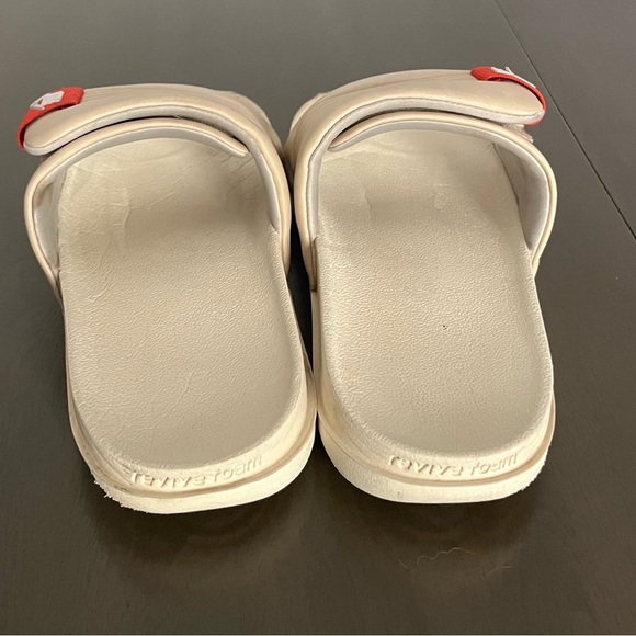 Women’s Nike slides - Picture 4 of 6